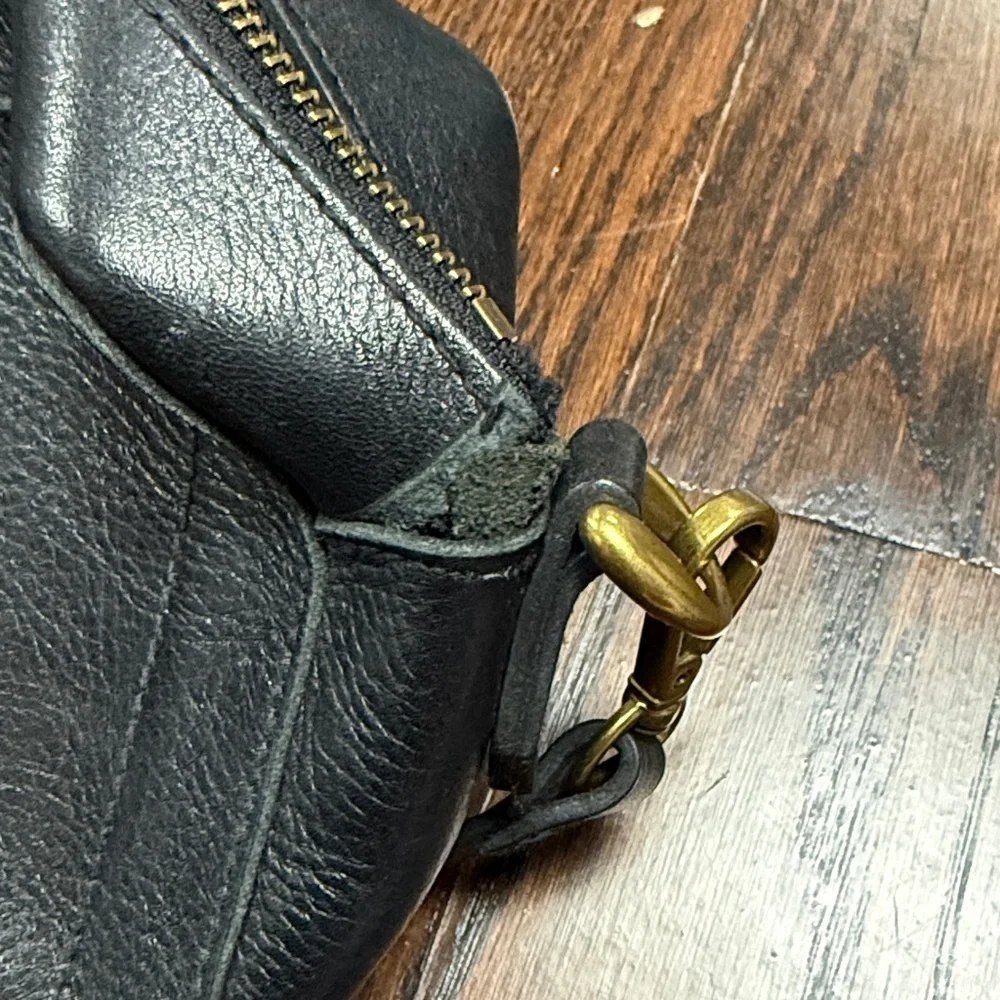 Madewell Transport Camera Bag in True Black leather